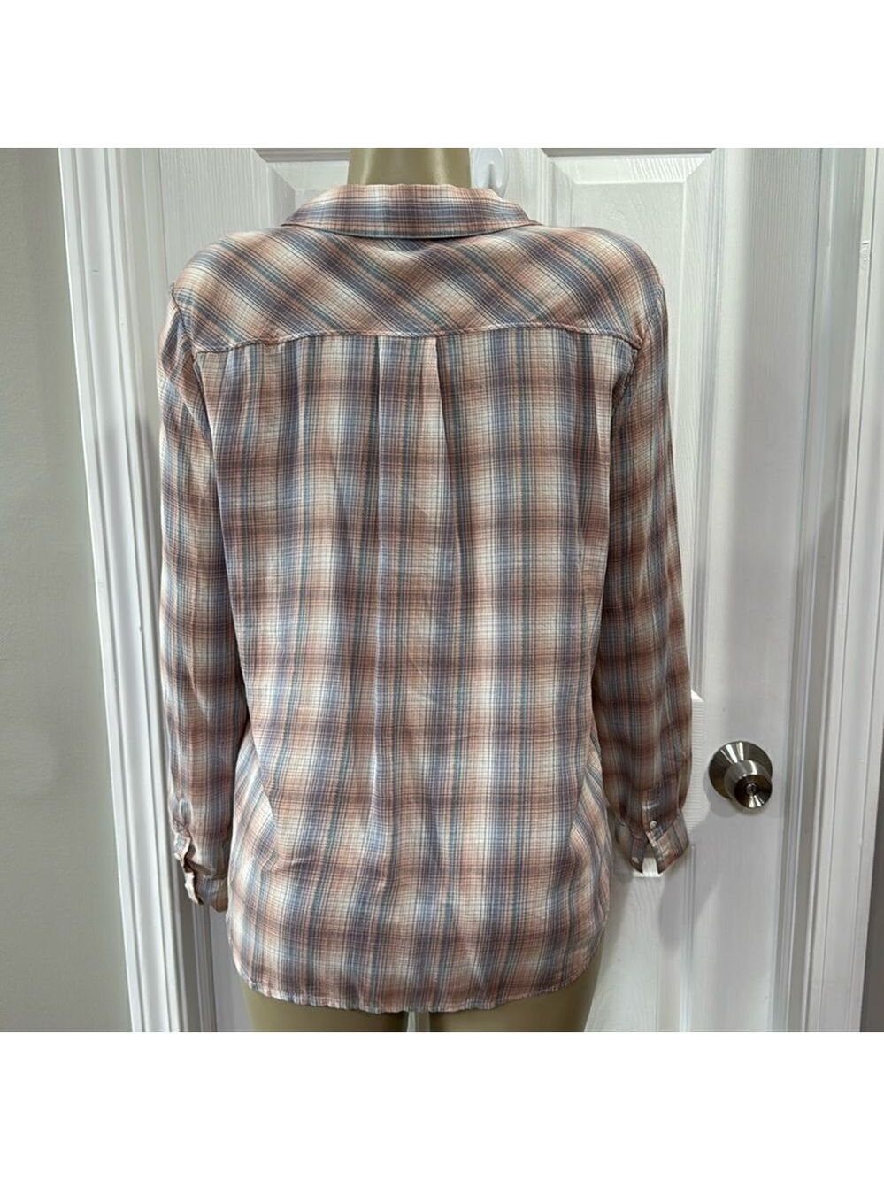 JOIE JERRIE BUTTON DOWN. DUSTY PINK. - Picture 2 of 10